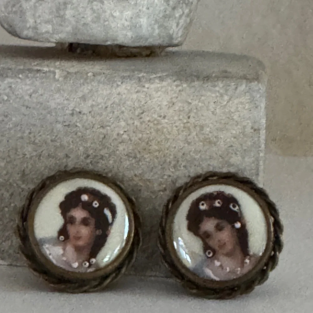 Vintage Limoges France Elegant Victorian‎ Revival Clip-On Earrings